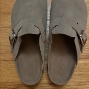 Universal Thread Tan Mules